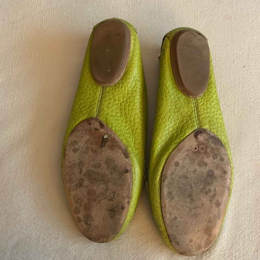Tory Burch lime green leather loafers - Picture 2 of 3